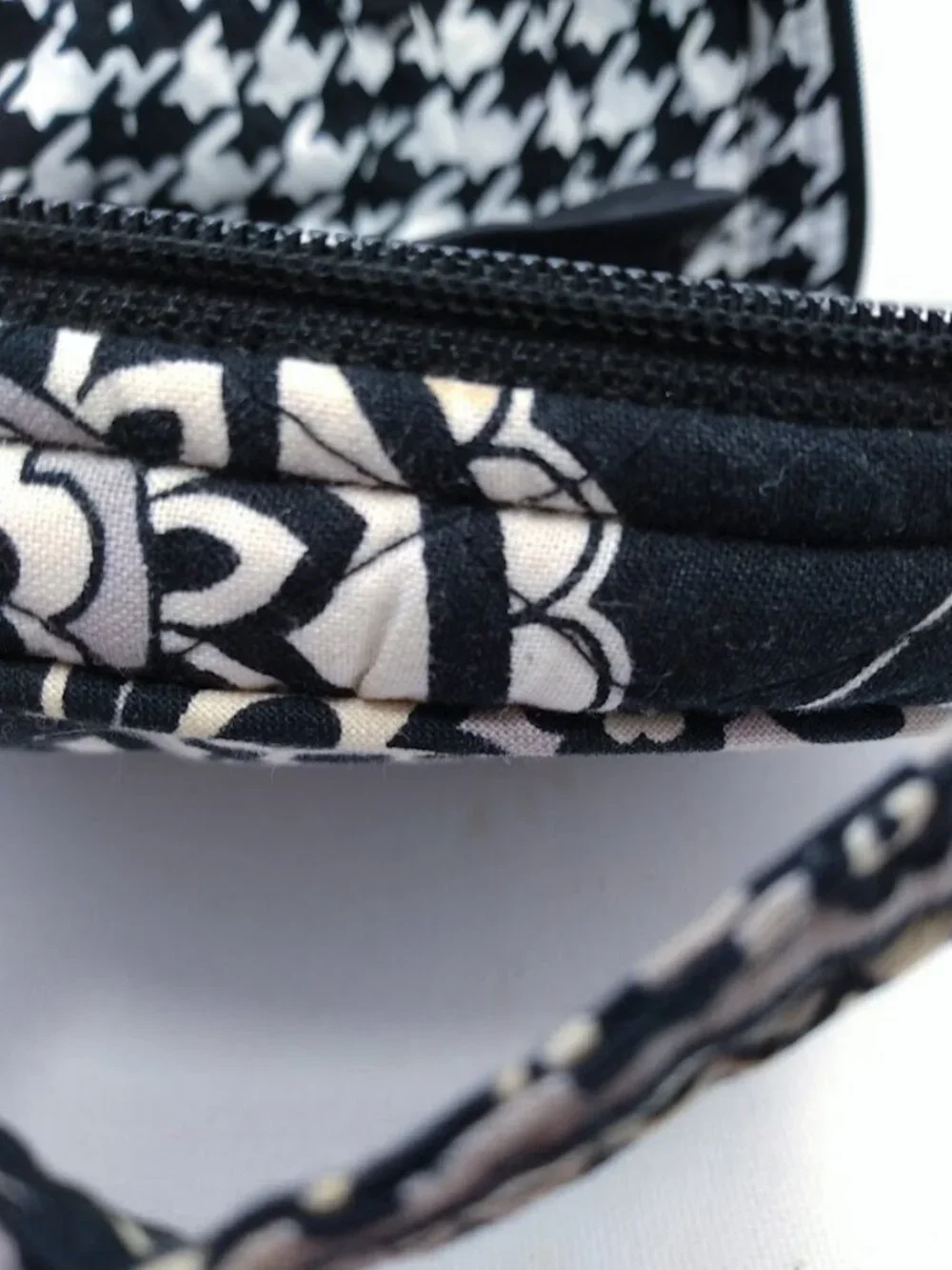 Vera Bradley Jewelry & Cosmetic Travel Bag Black Gray & White Handles FLAWS